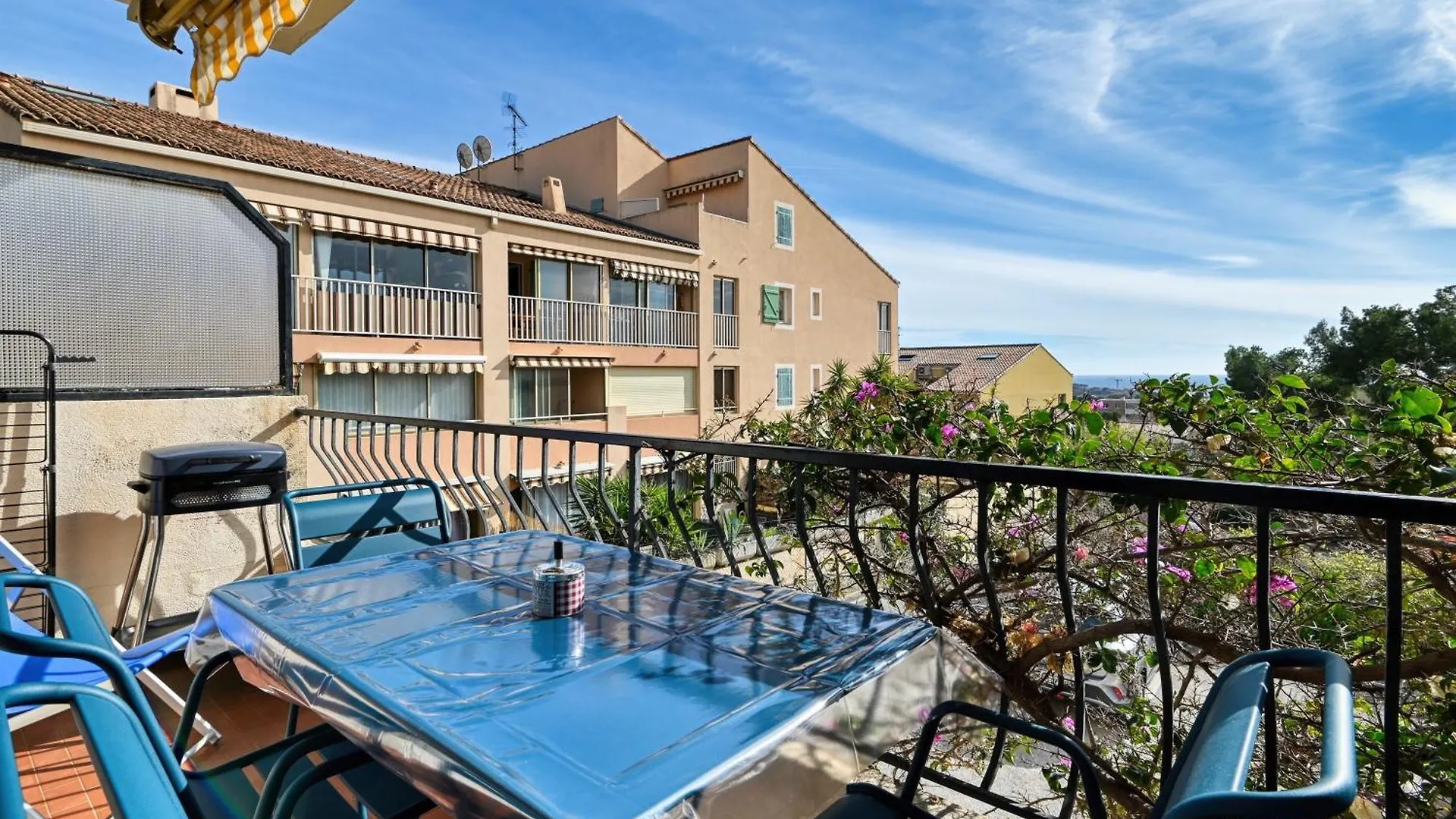 Le Floreal - Vue Mer, Proche Plage, Parking Prive Bandol 0*,  France